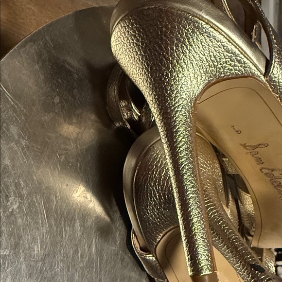 PRE-OWNED Sam Edelman Elegant Gold Strappy Sandals - Picture 13 of 15
